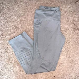 Abercrombie & Fitch Gray Cropped Leggings size Large